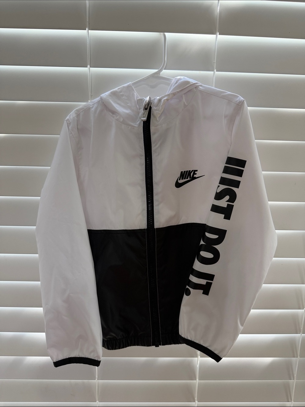 Nike Kids Hooded Rain Jacket Windbreaker with 'Just Do It.' Sleeve Size Small S